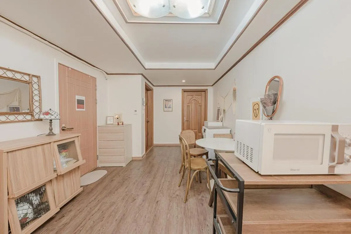 201 Cheongdam Full-Furnished Premium Villa 3 Room Seoul South Korea