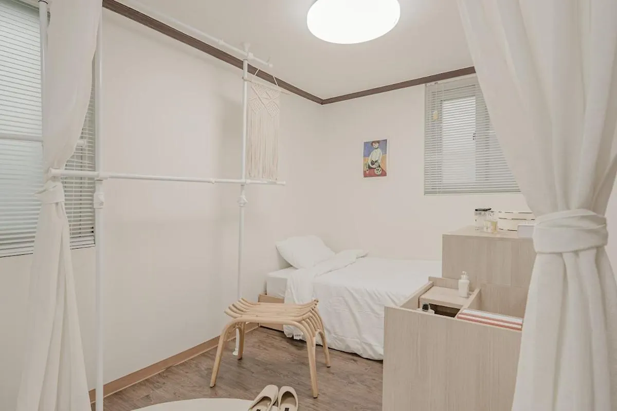 Holiday home 201 Cheongdam Full-Furnished Premium Villa 3 Room Seoul