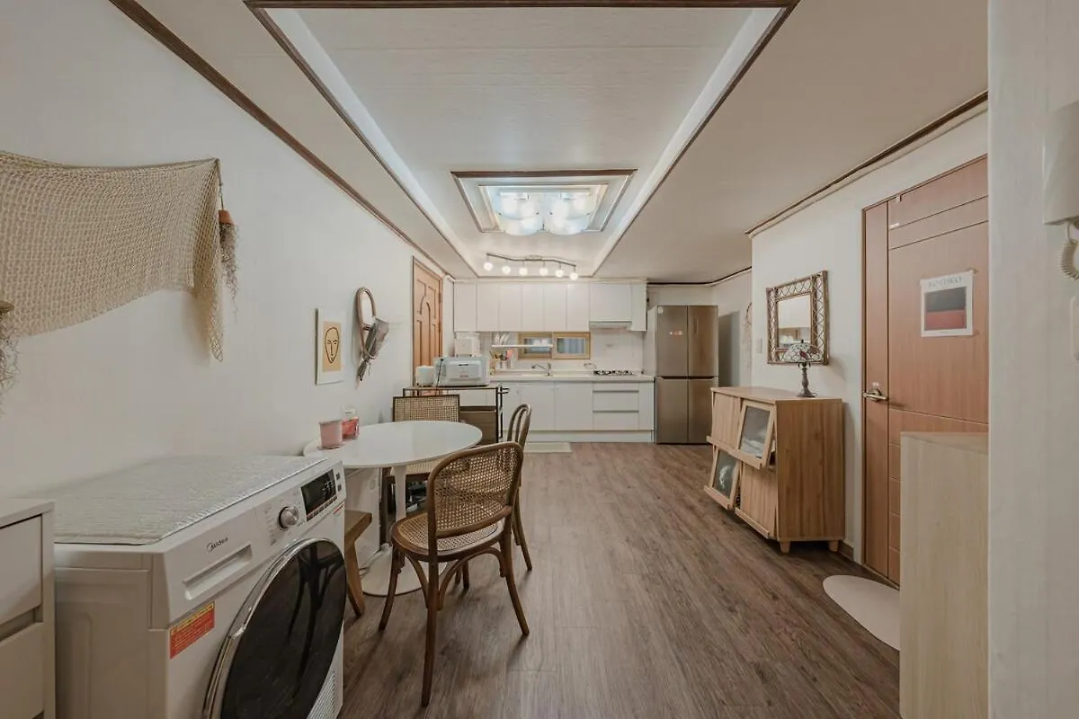 Holiday home 201 Cheongdam Full-Furnished Premium Villa 3 Room Seoul