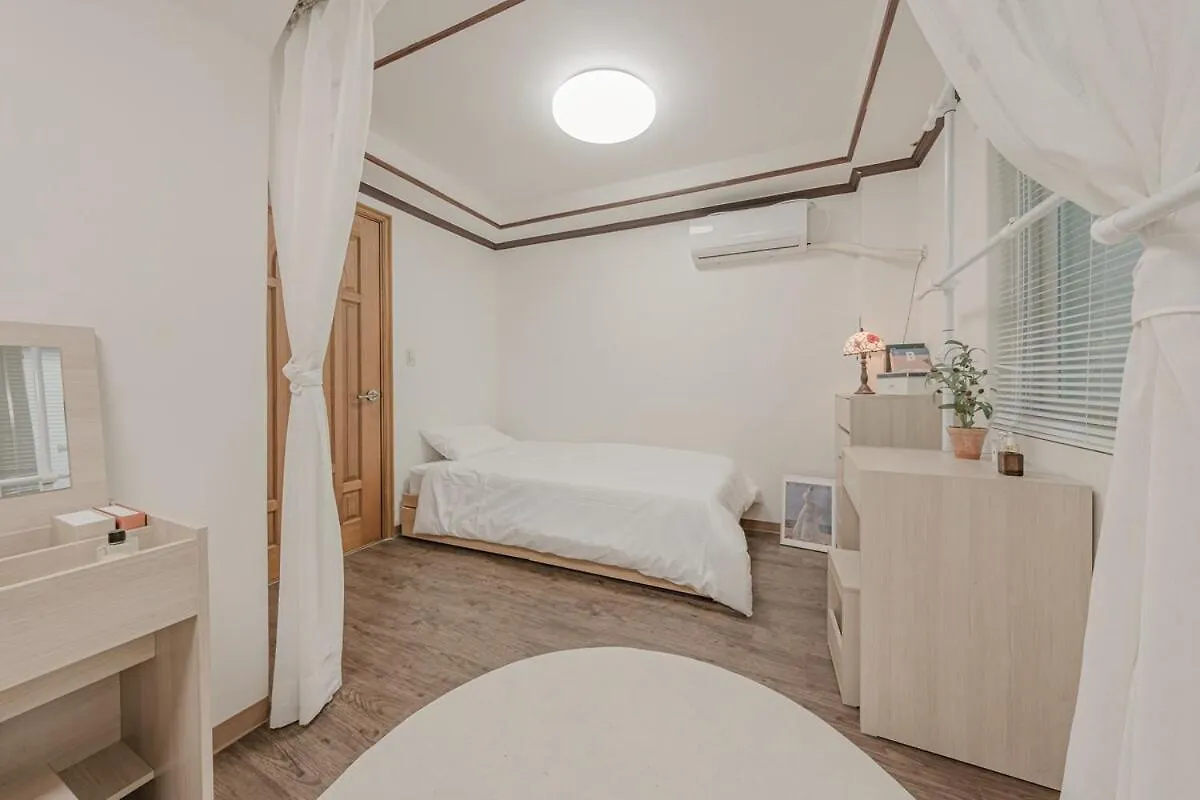 201 Cheongdam Full-Furnished Premium Villa 3 Room Seoul South Korea