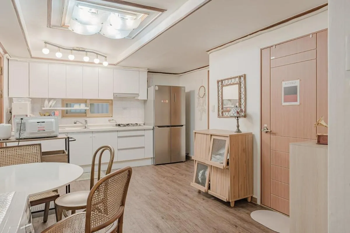 201 Cheongdam Full-Furnished Premium Villa 3 Room location